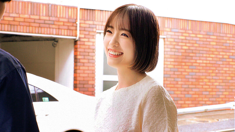 【夫婦の記念撮影のはずが】新婚妻が初対面の男と裸で密着し裏切りの生中出しへ