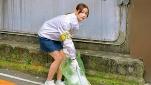 ボランティア活動中のピュア女子をナンパ！早漏童貞君の暴発改善を手伝ううちに優しく生中出し筆おろし