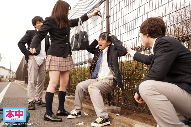 毎日イジメてくる幼馴染のお姉さんが裏では優しい！おっぱいで慰められこっそり中出し