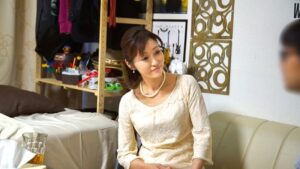 若い男に舞い上がった五十路の人妻が部屋で見せた素顔！隠しカメラ企画で暴かれる中出しナンパ