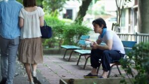 新婚妻の日常へ入り込む見知らぬ人物、夫に言えない変化を描くドラマ