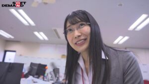 秘書、本日はお休みいたします。食べて空っぽになるまで求め合う長身OLの自宅ハメ撮り