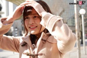 いつもの舞台で新しい挑戦！青空を背景にした単独出演のシリーズ特別企画