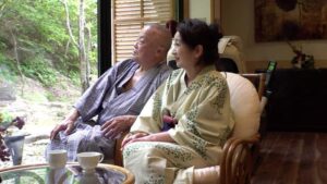 初孫の誕生を機に仕事を辞めた夫と還暦の妻、鬼怒川の家族風呂で確かめ合う結婚四十年