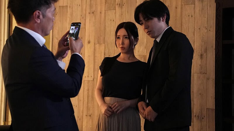 結婚5年目の記念日、妻が口にした望みはヌード撮影。相談した上司はその日のうちに自宅へ現れた